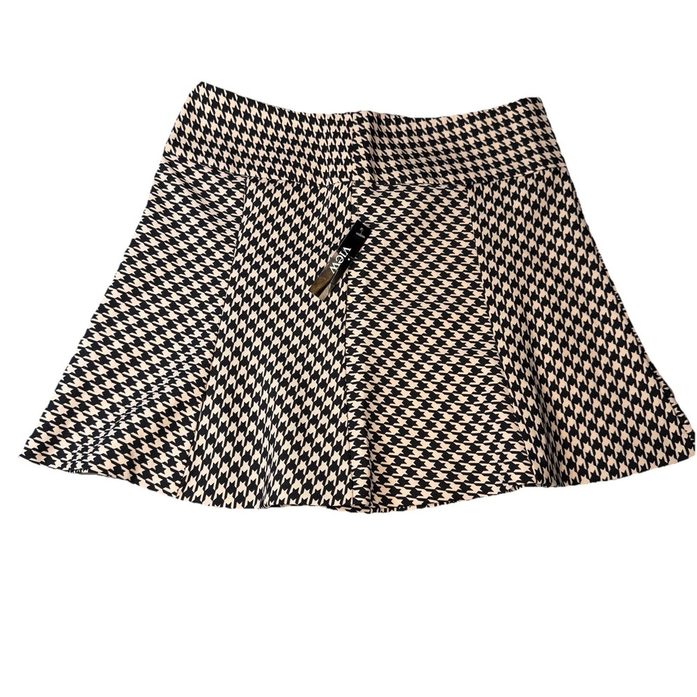 View Size 6 Houndstooth Flare Mini Black White Business Casual Preppy Cute Skirt